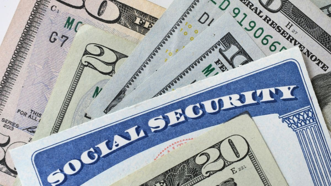 Social Security Boost: Reminder of $943 Deposit for 2024 Recipients!

